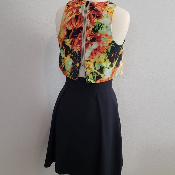 Black Halo Sanibel Two Piece Set Mini Skirt & Top - Picture 3 of 7